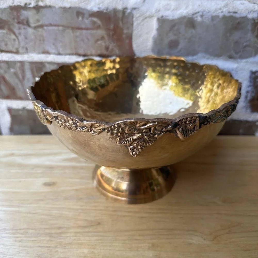 Vintage‎ Centerpiece Yellow Brass Metal Bowl 8 Inch Grapes Leaves Edges Fruit